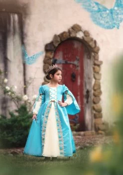 LADY MONTAGUE -Trish Scully 204 1