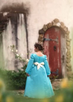 LADY MONTAGUE -Trish Scully 204 4