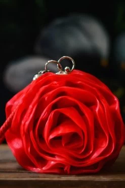 LA ROSA ROJA SOFT CLUTCH -Trish Scully 20 610f73c5 a47f 4055 a2ea eab46b912f50