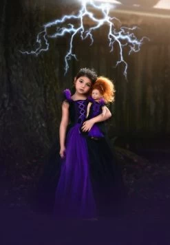 THE VILLAIN 10 THE VILLAIN -Trish Scully 297 4